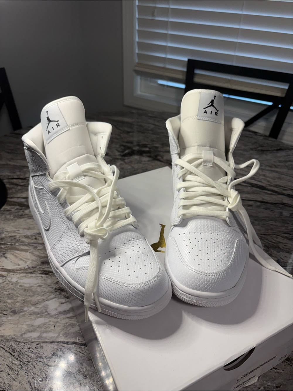 MENS AIR JORDAN 1 MID TRIPLE WHITE SIZE 10 Sneakers - White - Picture 5 of 15